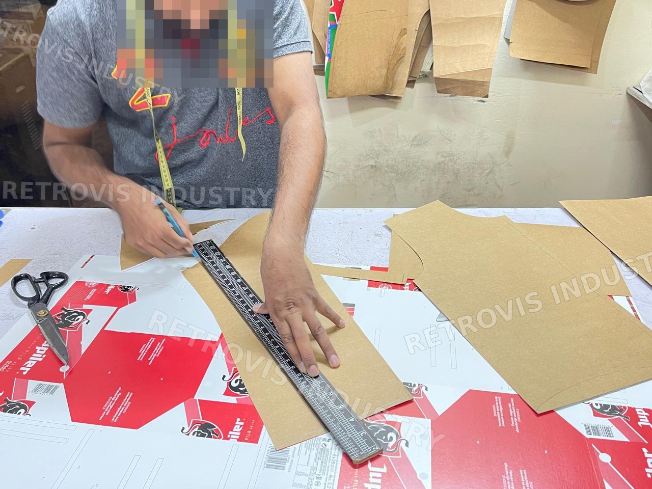 Pattern marking on the table
